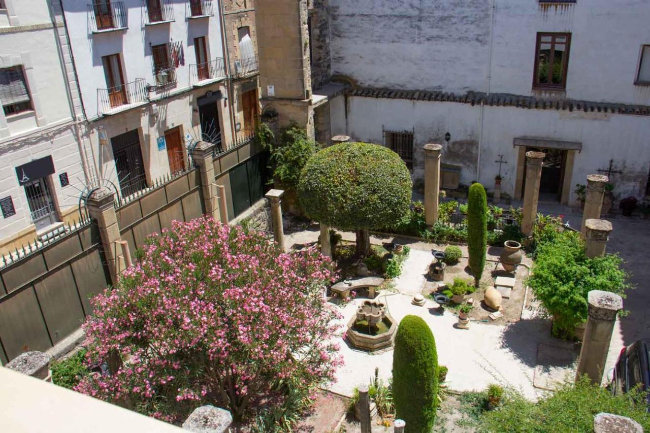 Apartamentos Tres Llaves Palacio De Vela De Los Cobos Úbeda Exteriör bild