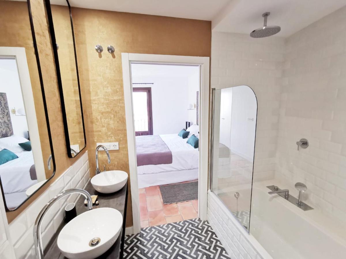 Apartamentos Tres Llaves Palacio De Vela De Los Cobos Úbeda Exteriör bild