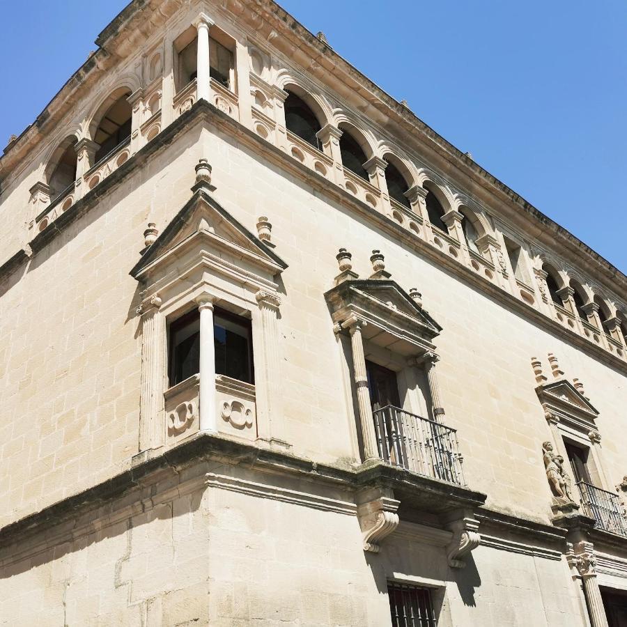 Apartamentos Tres Llaves Palacio De Vela De Los Cobos Úbeda Exteriör bild