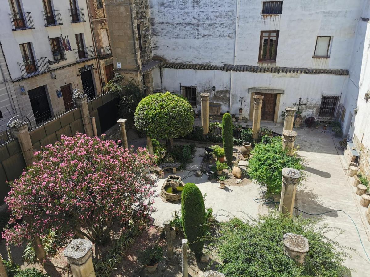 Apartamentos Tres Llaves Palacio De Vela De Los Cobos Úbeda Exteriör bild